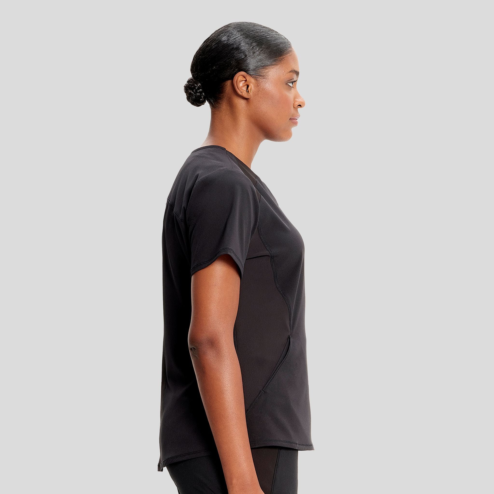 IN_INFINITY_GNR8_VNECKTOP_620A_BLACK_RIGHT2