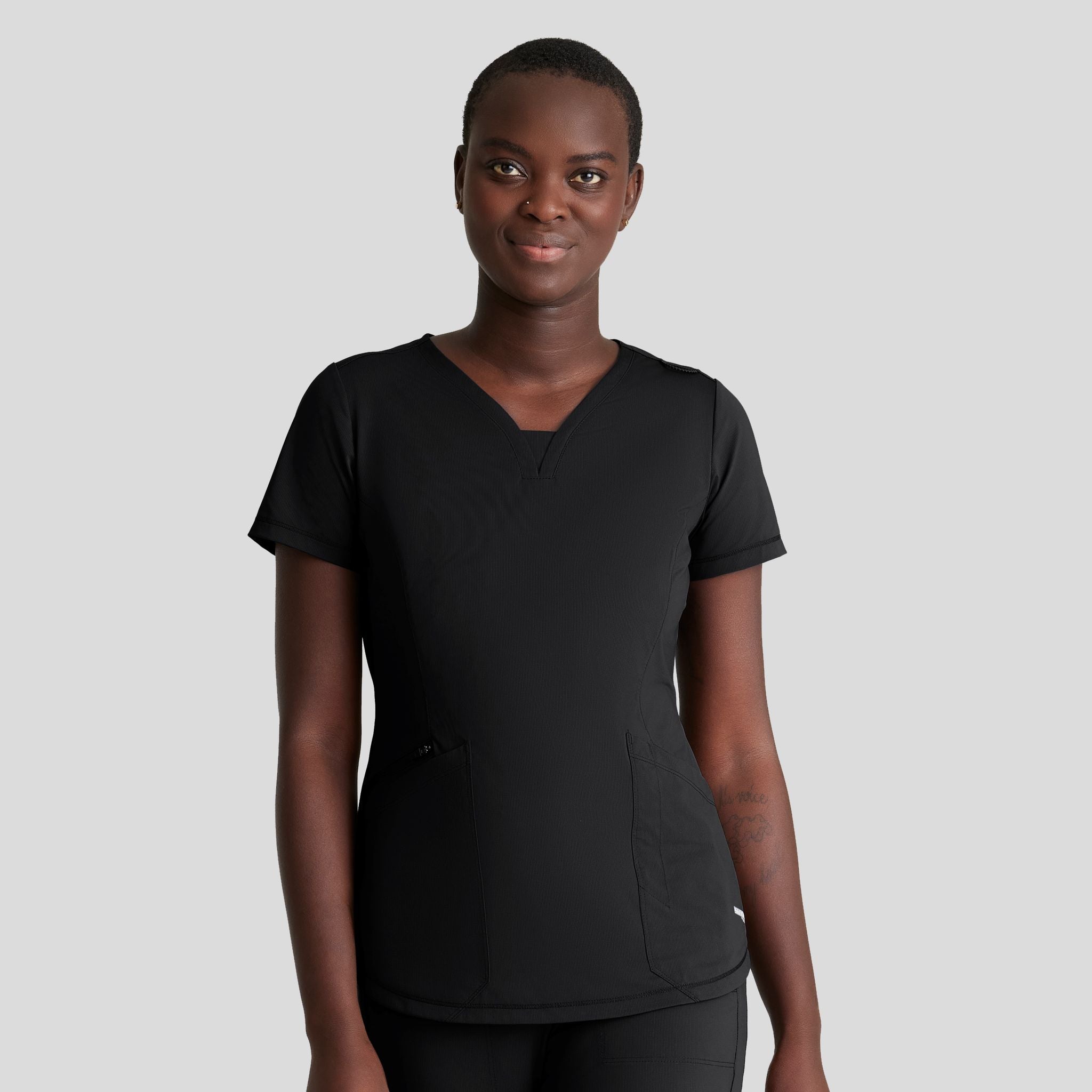 Serene 3-Pocket V-Neck Top | Black